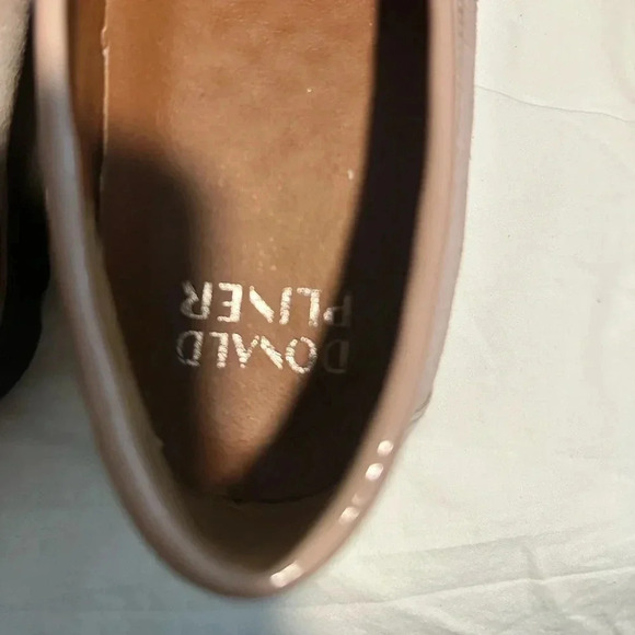 Donald J. Pliner Clio Loafer color salmon size 7.5 - Picture 6 of 7